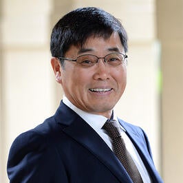 UCR School of Business - Dean Yunzeng Wang