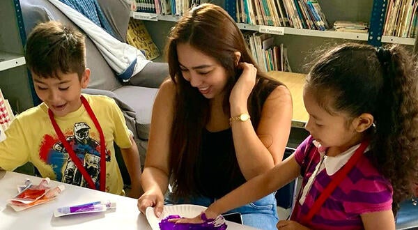 Wendy Romero ’19 BA ’22 MBA, founder and CEO of Love 4 Life, works with children as part of an annual outreach in Mexico, helping children make pledges not to bully.