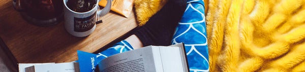 Tea cup and book (c) unsplash / Emily Rudolph