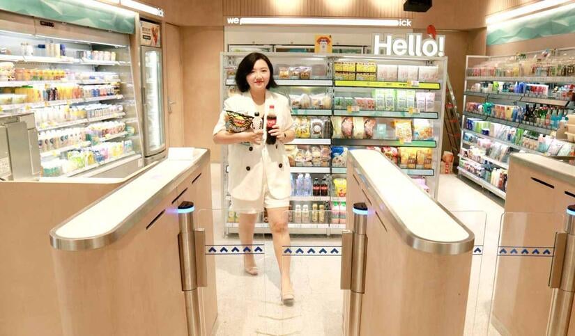 Rosie Zhang ’11 shopping